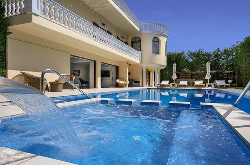 Photo 35 - Peaceful Villa With Private Heated Pool Jacuzzi