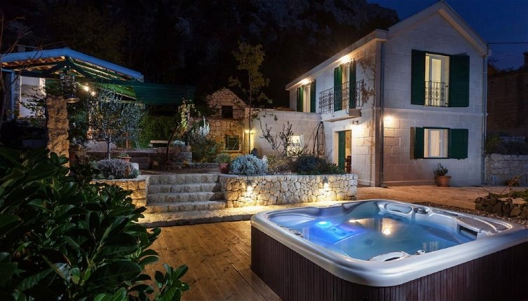 Photo 1 - Luxurious Holiday Home in Makarska with Hot Tub