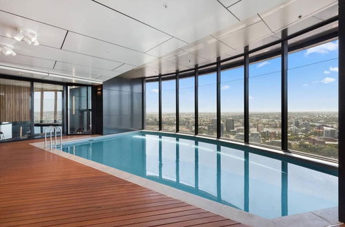 Photo 9 - 2BR Luxury Skytower CBD Pool Gym Netflix