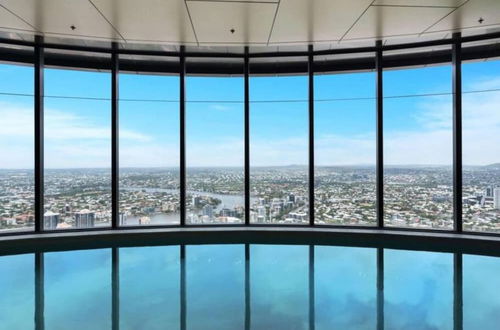 Photo 4 - 2BR Luxury Skytower CBD Pool Gym Netflix