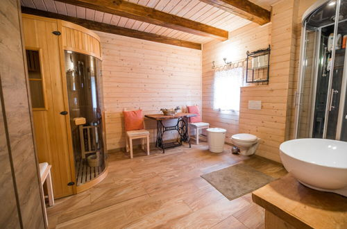 Foto 16 - Sunny House With Sauna