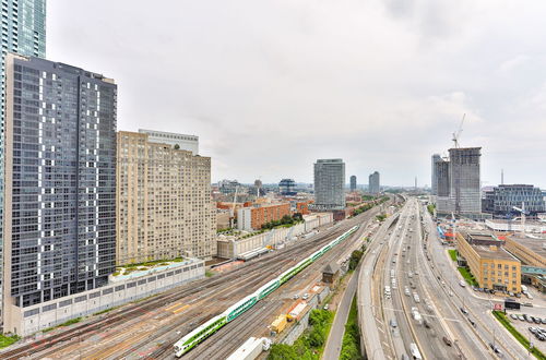 Photo 32 - Lively Urban Condo in Old Toronto