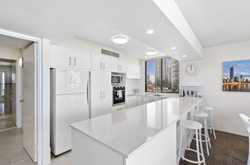 Photo 21 - Premiere Apartments -HR Surfers Paradise