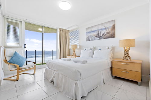 Photo 3 - Premiere Apartments -HR Surfers Paradise