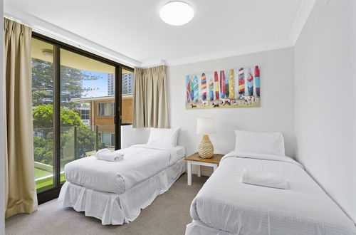 Photo 10 - Premiere Apartments -HR Surfers Paradise