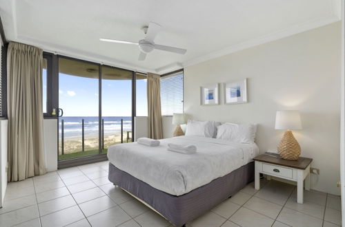 Photo 15 - Premiere Apartments -HR Surfers Paradise