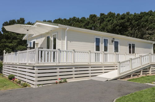 Foto 1 - Jonstone Pines Lodge at Cayton Bay Holiday Park