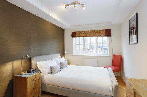 Photo 1 - JOIVY Calm 2BR Apt w Parking & Patio, near London Eye