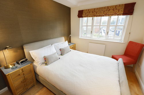 Photo 4 - JOIVY Calm 2BR Apt w Parking & Patio, near London Eye