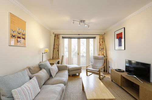 Photo 11 - ALTIDO Calm 2BR Apt w Parking & Patio, near London Eye