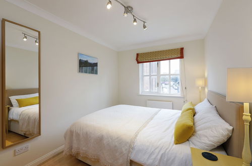 Photo 2 - JOIVY Calm 2BR Apt w Parking & Patio, near London Eye