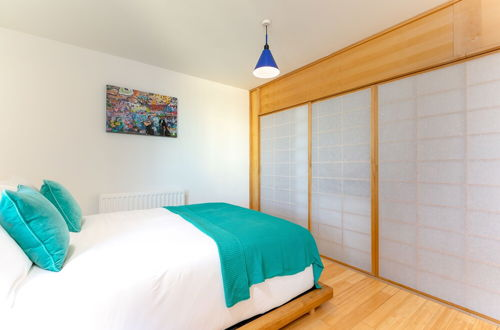 Photo 12 - Bright Comfy 2 bed in trendy Dalston
