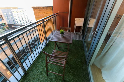 Photo 17 - Bright Comfy 2 bed in trendy Dalston