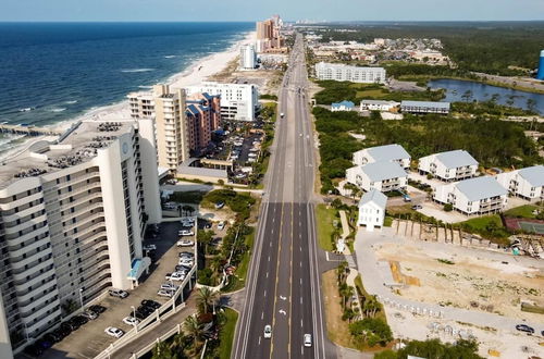 Foto 7 - Enormous Corner Unit on White Sands in Orange Beach With Indoor Outdoor Pool