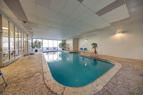 Foto 6 - Enormous Corner Unit on White Sands in Orange Beach With Indoor Outdoor Pool