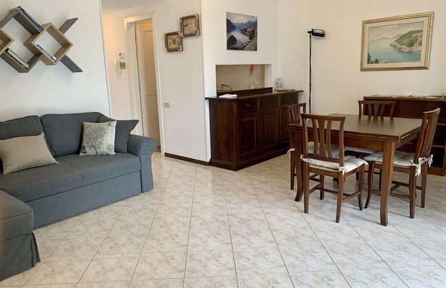 Mamma Ciccia Holiday Home - Front Lake Apartment, beach and swimming pool - Photo 8
