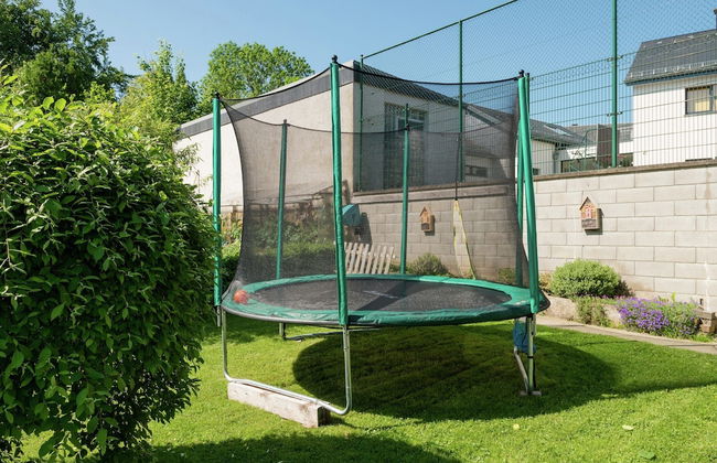 Spacious Holiday Home With Large Garden - Photo 32