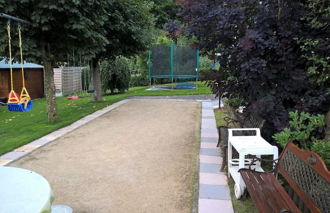 Spacious Holiday Home With Large Garden - Photo 31