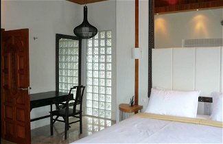 Photo 1 - 5 Bedroom Seaview Villa Tongson Bay