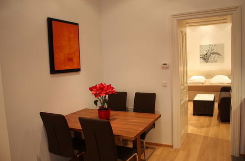 Photo 5 - GoVienna Opera Apartment