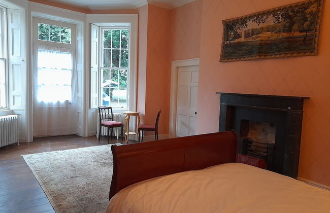 2 Bed Suite With Tea/coffee Making Facilities - Photo 5