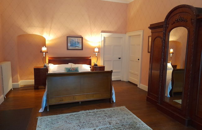 2 Bed Suite With Tea/coffee Making Facilities - Photo 2