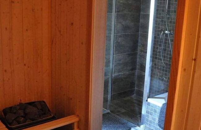 Spacious Cottage With 5 Bedrooms, Woodburning Stove, Sauna, Near Ski Lift - Foto 16