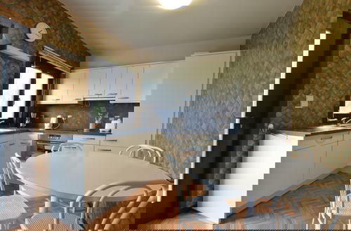 Foto 11 - Charming Holiday House With Sauna, Tanning Bed, Garden, Terrace and Lovely View