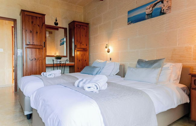 Villa Savona 3 Bedroom Villa With Private Pool - Photo 8