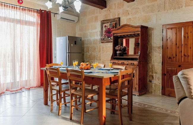 Villa Savona 3 Bedroom Villa With Private Pool - Photo 25