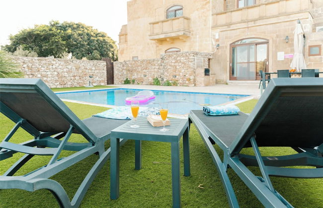 Villa Savona 3 Bedroom Villa With Private Pool - Photo 18