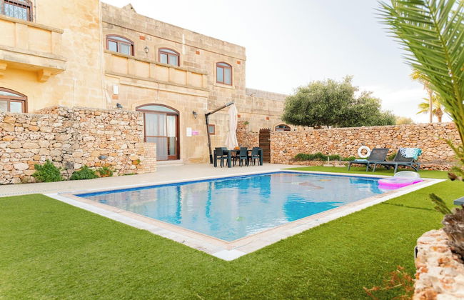 Villa Savona 3 Bedroom Villa With Private Pool - Photo 22