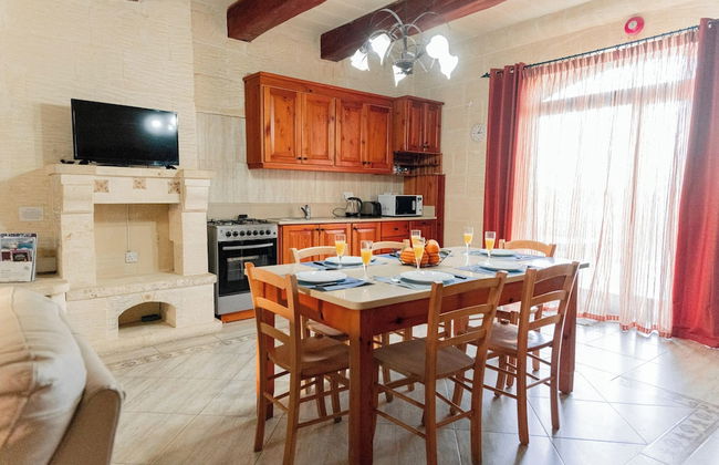 Villa Savona 3 Bedroom Villa With Private Pool - Photo 27