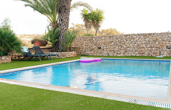 Villa Savona 3 Bedroom Villa With Private Pool - Photo 24