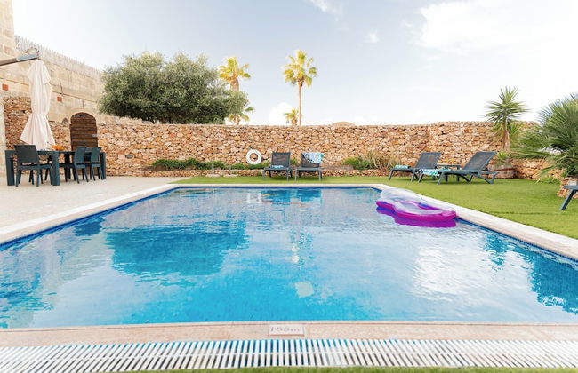 Villa Savona 3 Bedroom Villa With Private Pool - Photo 23