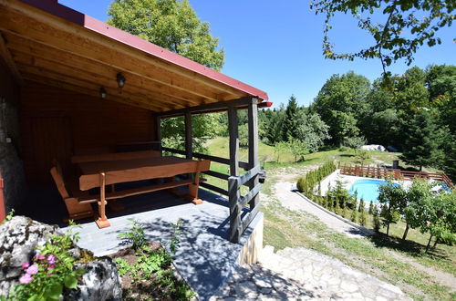 Foto 11 - Cozy Holiday Home in Kvarner with Outdoor Hot Tub