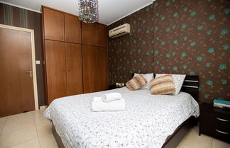 Photo 2 - Laila's Comfortable City Apartment