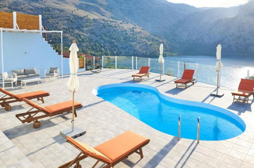 Foto 34 - Gorgeous Lake Kournas Villa Brand New Private Pool