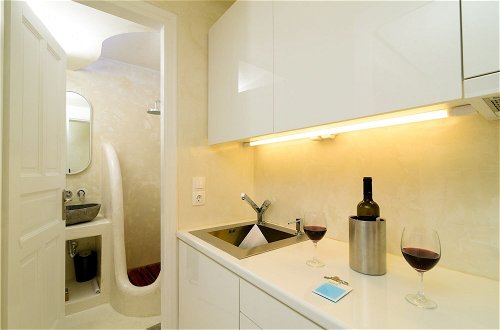 Photo 17 - Mykonos 52m² Luxury Apartment Sea side Ornos