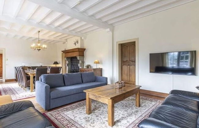 Luxurious Holiday Home in Érezée with Hot Tub - Foto 11