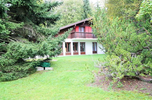 Photo 16 - Spacious Chalet near Forest