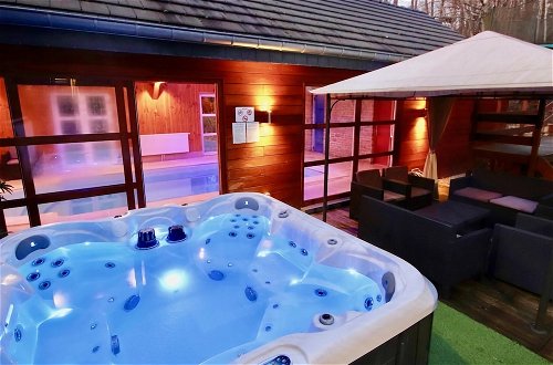 Photo 25 - Luxurious Holiday Home in Stoumont With Swimming Pool