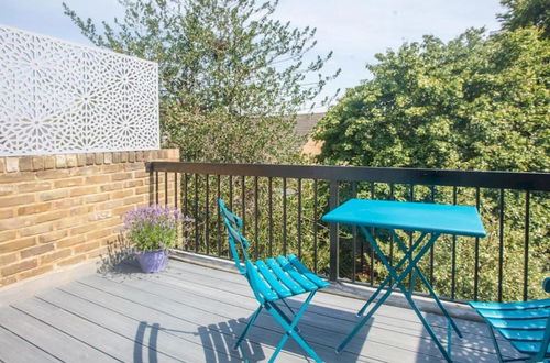 Photo 10 - Sunny and Bright 1 Bed Apartment in London