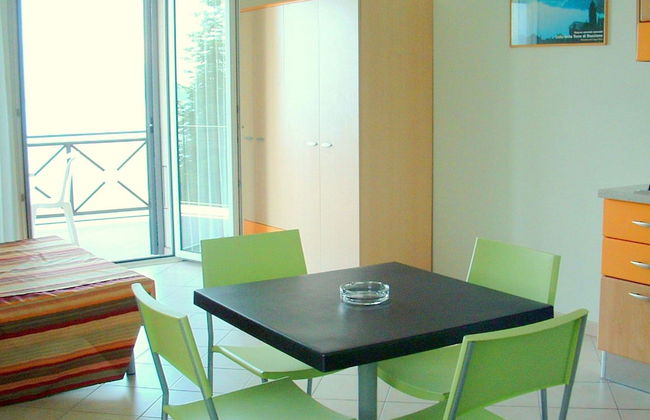 Apartment in Residence on Lake Maggiore near Beach - Foto 9