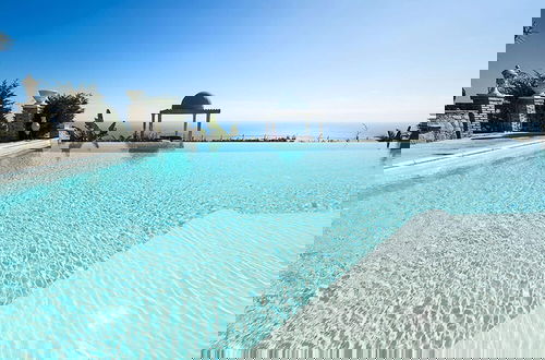 Foto 15 - Exclusive Villa With Panoramic Swimming Pool and Hot Tub, Near the Sea