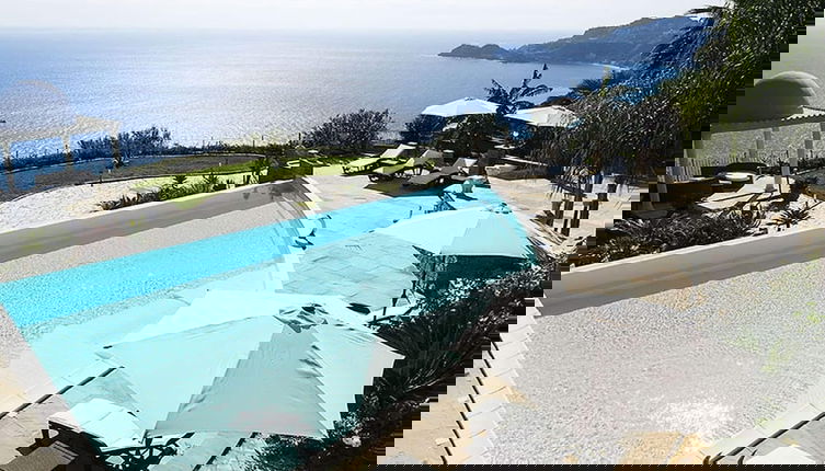 Foto 1 - Exclusive Villa With Panoramic Swimming Pool and Hot Tub, Near the Sea
