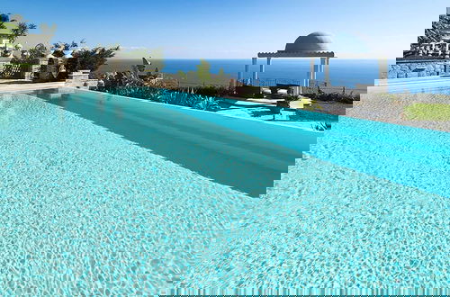 Foto 14 - Exclusive Villa With Panoramic Swimming Pool and Hot Tub, Near the Sea