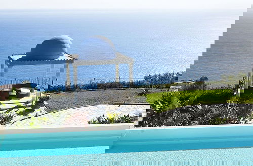 Foto 18 - Exclusive Villa With Panoramic Swimming Pool and Hot Tub, Near the Sea