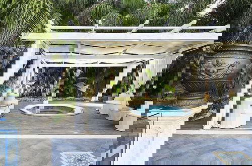 Foto 17 - Exclusive Villa With Panoramic Swimming Pool and Hot Tub, Near the Sea