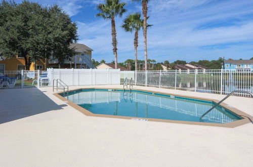 Foto 26 - ​Near Theme Parks! 4 BR's, Sleeps 10! Gorgeous Home, Pool, Patio